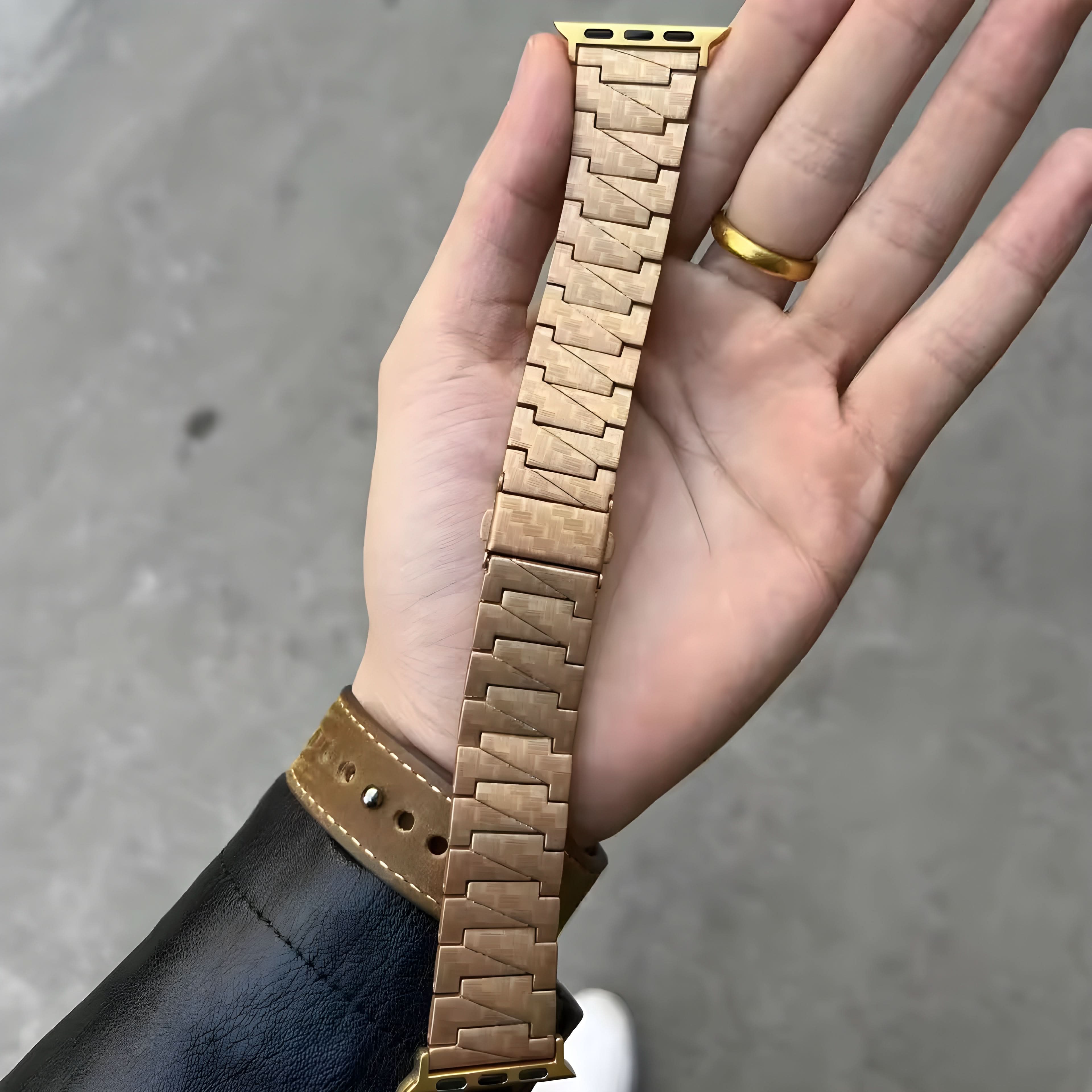 CarbonEdge™ – Premium Kohlefaser-Muster Armband für Apple Watch (38–49 mm) – Für Series 1–11, SE (1.–3. Gen.), Ultra, Ultra 2 & Ultra 3